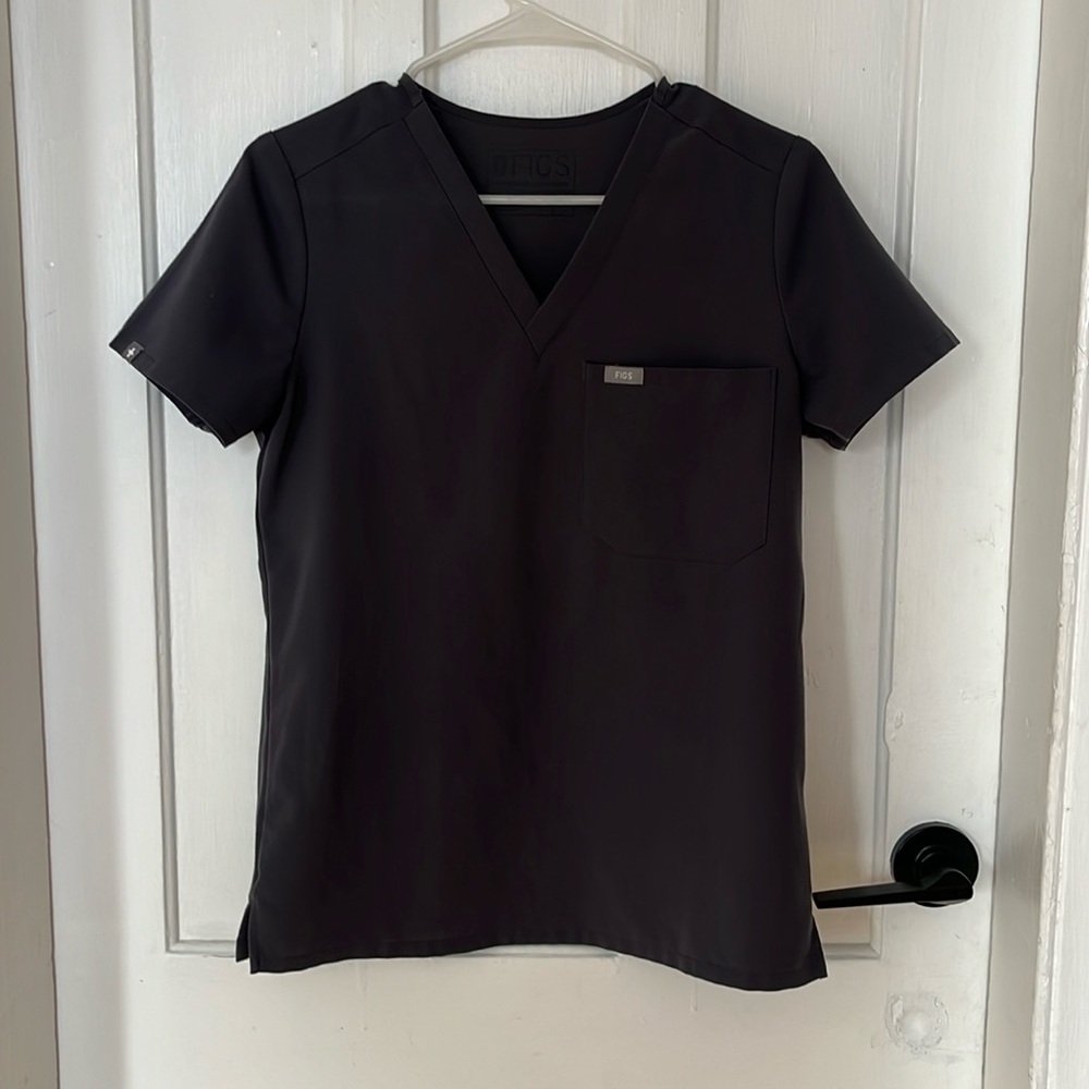 FIGS CHARCOAL SCRUB TOP
